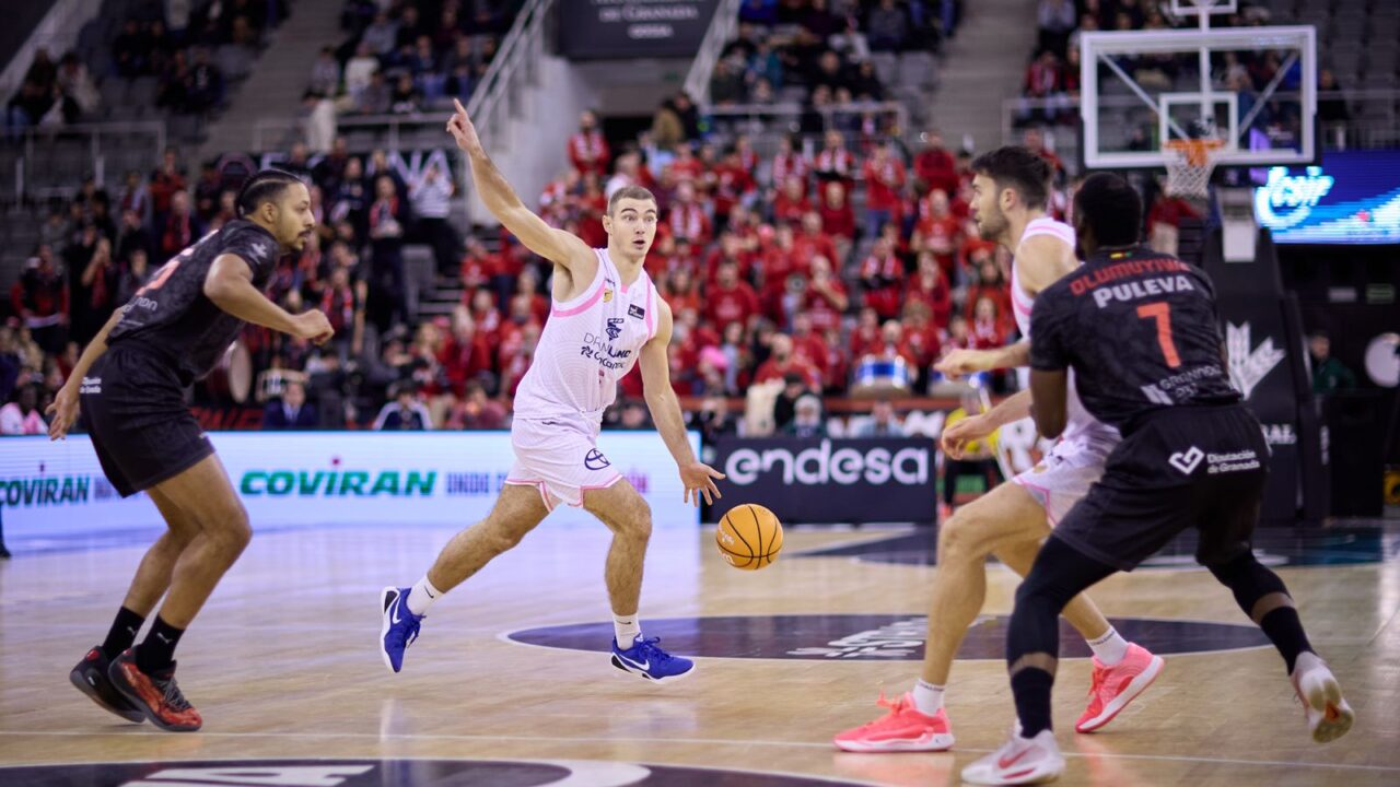 Imagen de Ziga Samar ante Coviran Granada.
