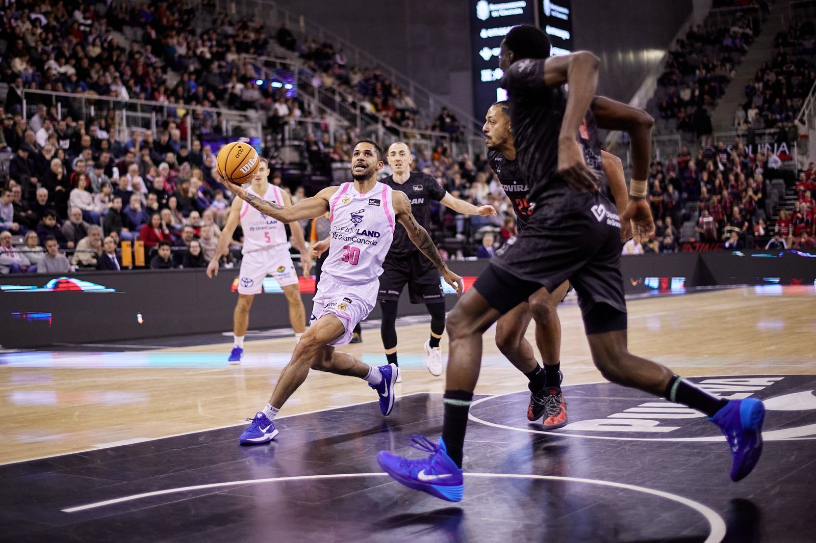 Imagen de Cassius Robertson en el partido de Granada.