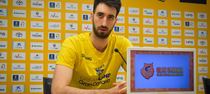 Imagen de Eric Vila en la previa del encuentro ante Surne Bilbao.