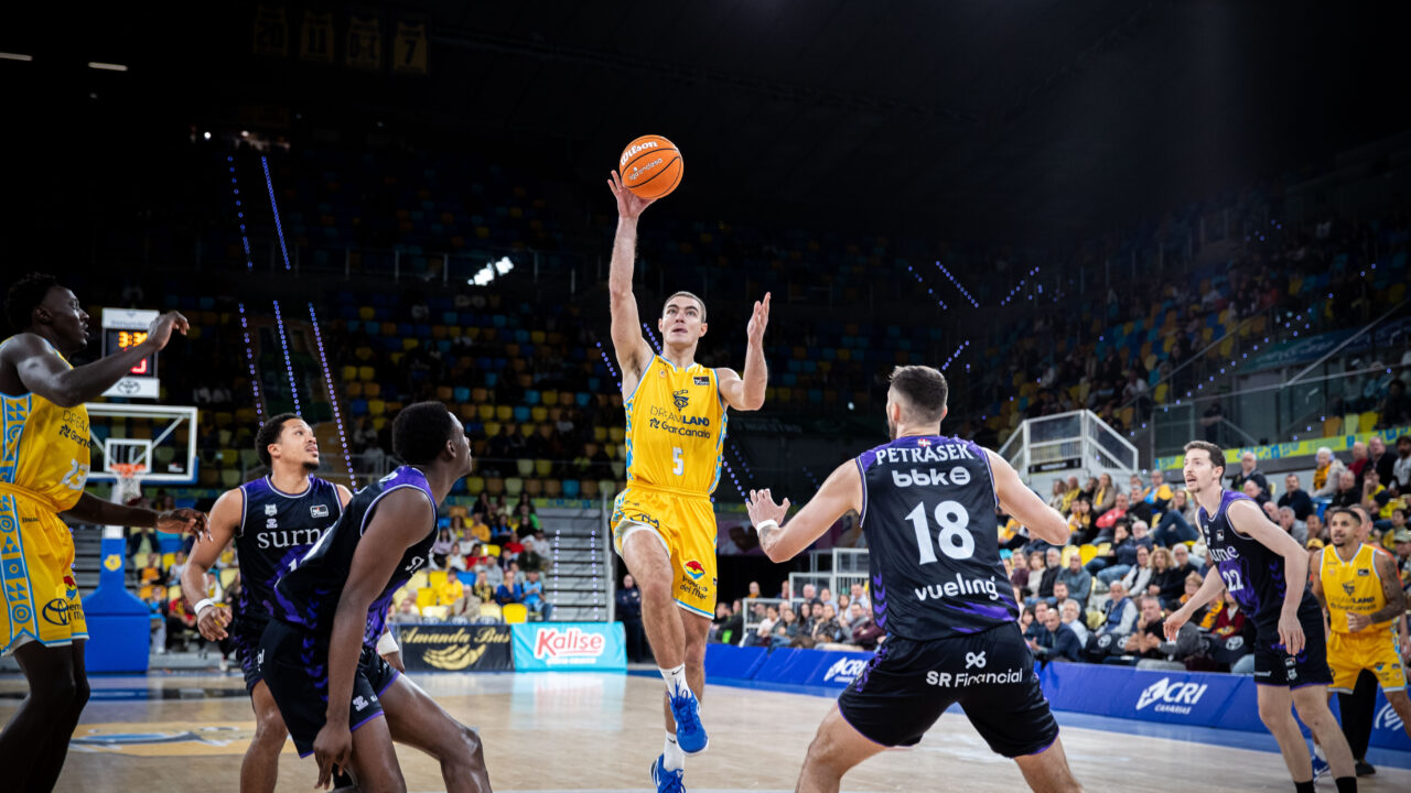 Imagen de Ziga Samar en acción de partido.