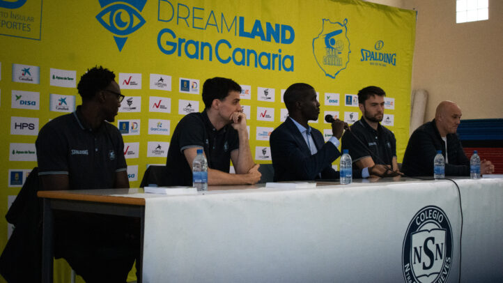 Imagen de la visita al Centro de Enseñanza Nuestra Señora de las Nieves.