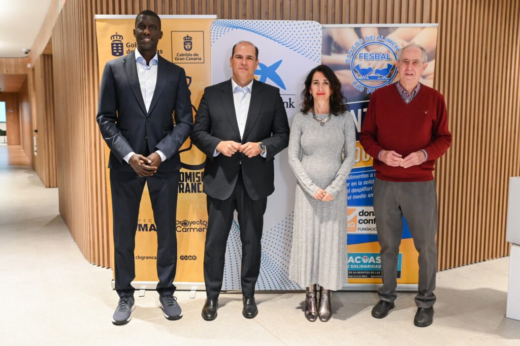 Imagen en el acto de presentación XIII partido a favor del Banco de Alimentos.