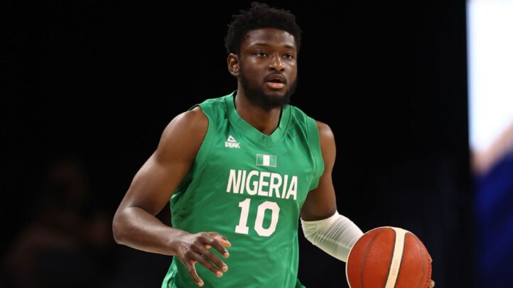 Foto de Chimezie Metu con la camiseta de Nigeria