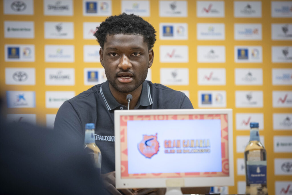Imagen de Chimezie Metu en su presentación. 
