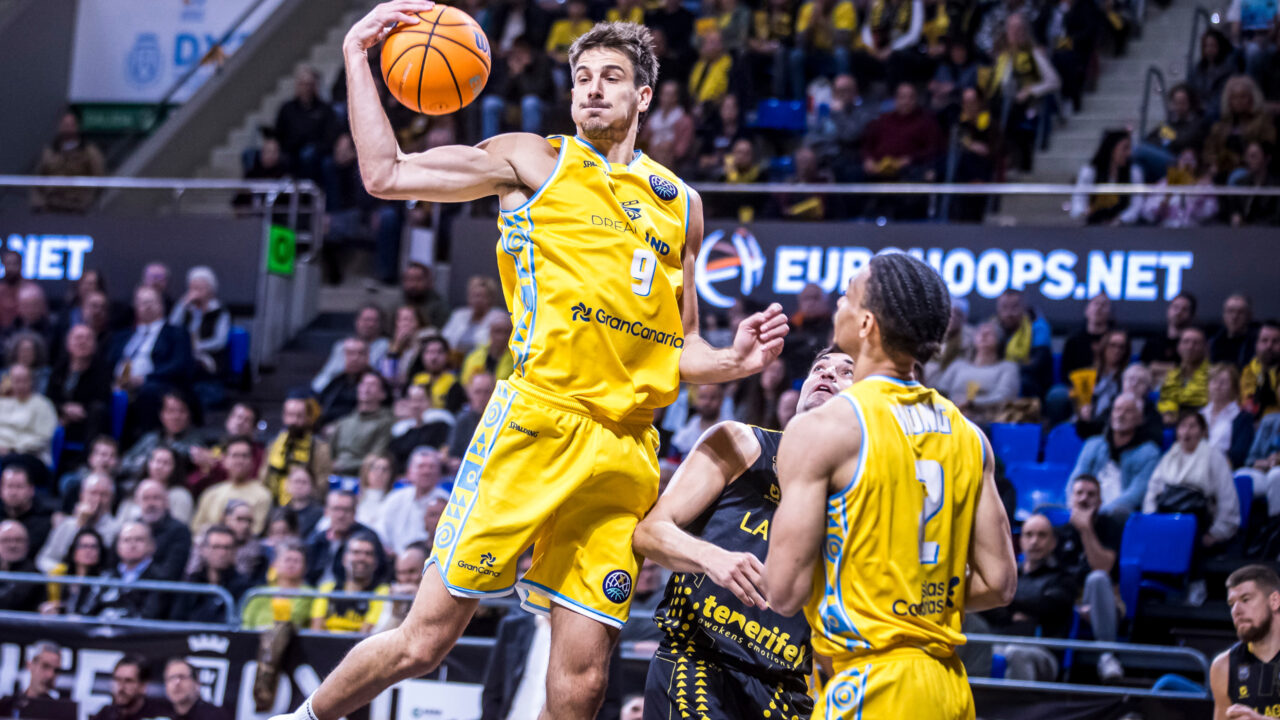 Imagen de Nico Brussino en acción de partido.