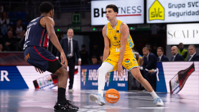 Carlos Alocén en acción de ataque.