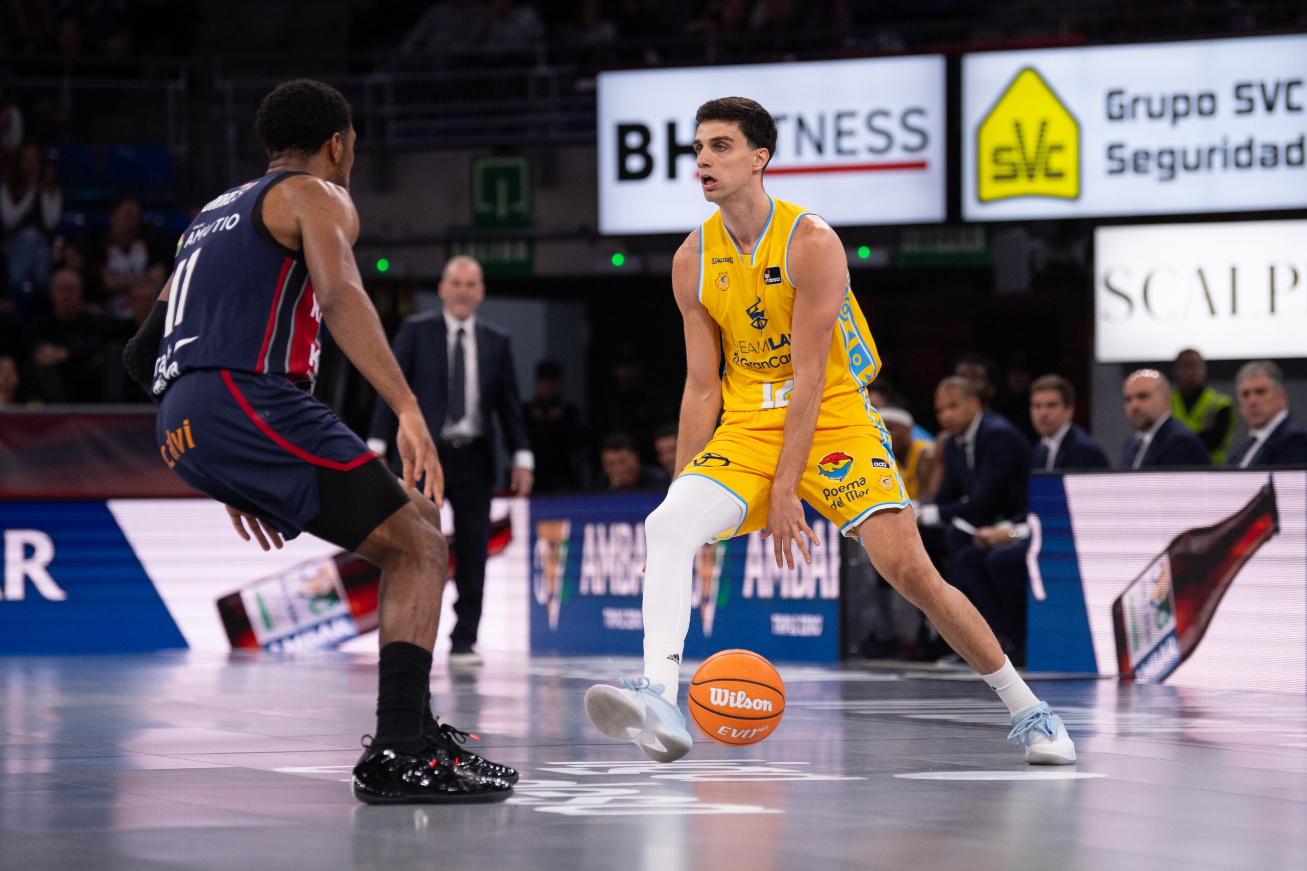 Carlos Alocén en acción de ataque.