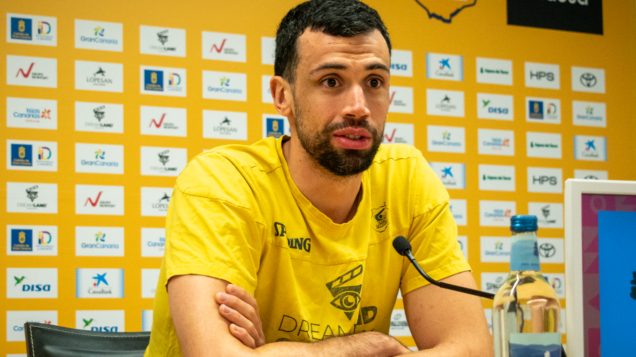 Imagen de la previa de Pierre Pelos.