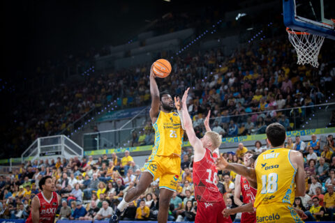 Chimezie Metu, en acción ofensiva.