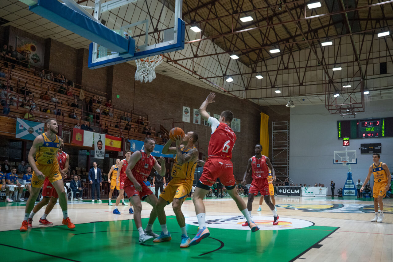 Imagen de partido contra Bueno Arenas Albacete Basket.