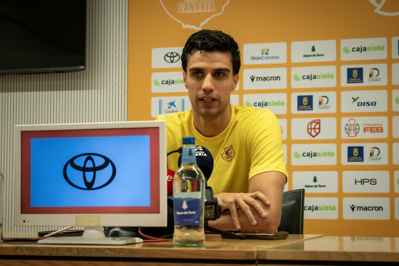 Imagen de Carlos Alocén en rueda de prensa previa a Copa España. 